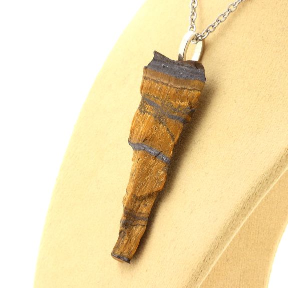 Collier Oeil de Tigre brut. 27.67 ct.