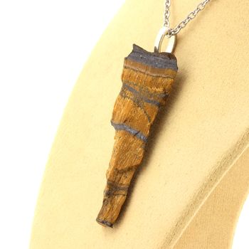 Collier Oeil de Tigre brut. 27.67 ct.