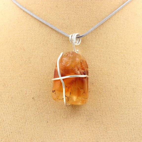 Collier Cornaline brut.