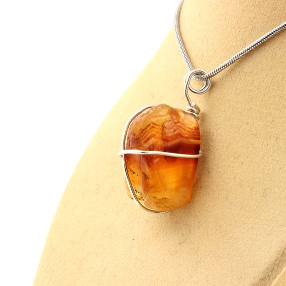 Collier Cornaline brut.