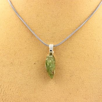 Collier Peridot brut. 8.39 ct.