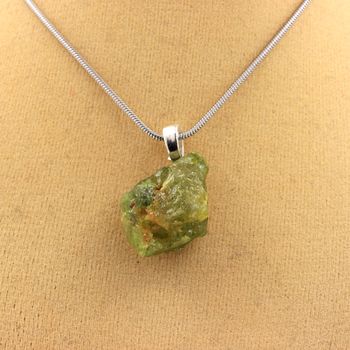 Collier Grenat Grossulaire brut. 36.28 ct.