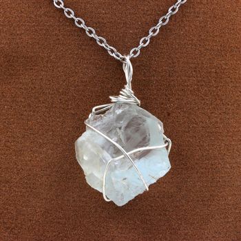 Collier Fluorite verte brut.