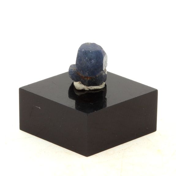 Sapphire. 5.6 ct.