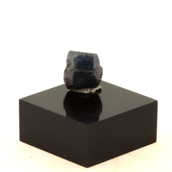Sapphire. 4.9 ct.