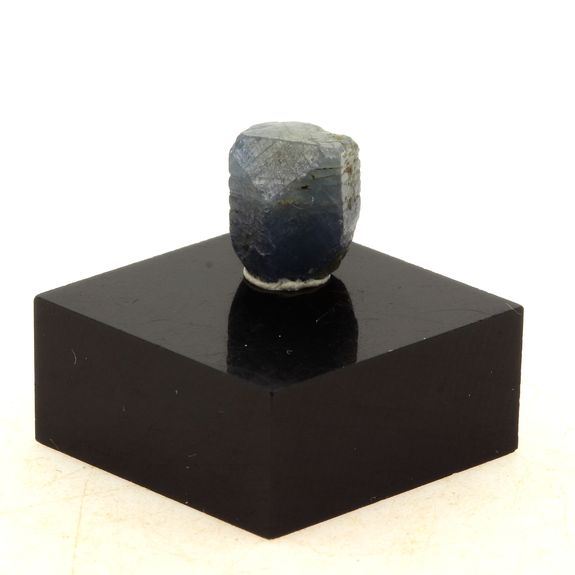Sapphire. 5.7 ct.
