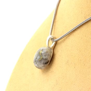 Collier Mohawkite. 11.64 ct.