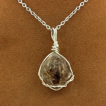 Necklace raw petroleum Quartz.