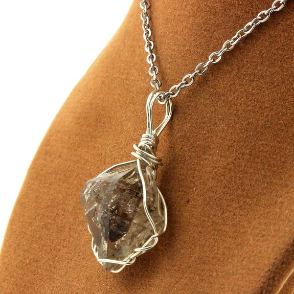 Necklace raw petroleum Quartz.