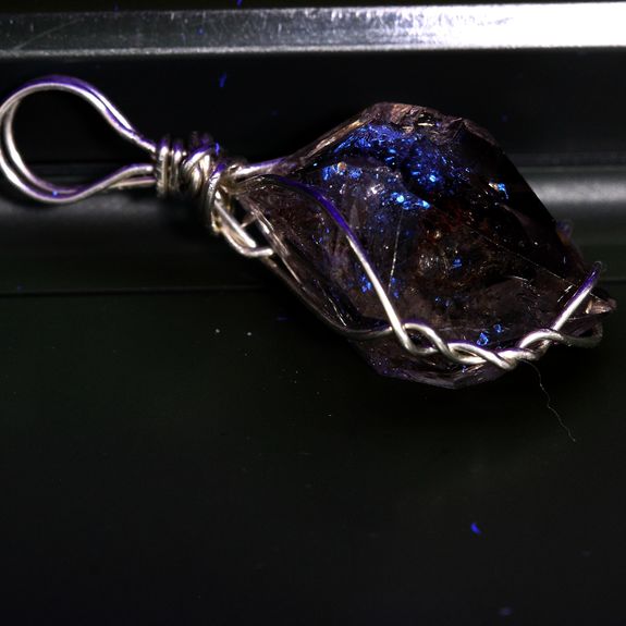 Necklace raw petroleum Quartz.