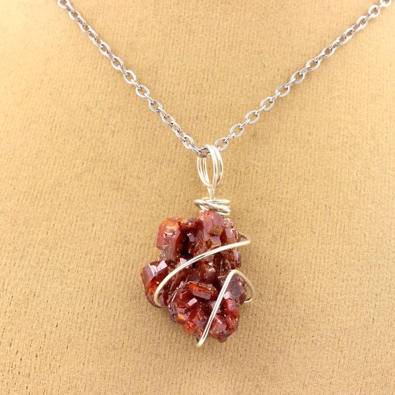 Collier Vanadinite brut.