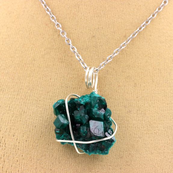 Collier Dioptase brut.