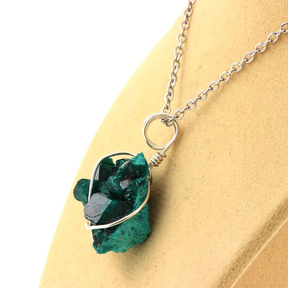 Collier Dioptase brut.