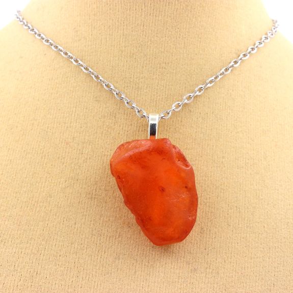 Collier Cornaline brut. 36.15 ct.