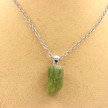 Collier Peridot brut. 20.68 ct.