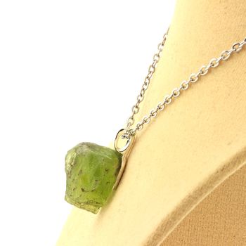 Collier Peridot brut. 20.68 ct.