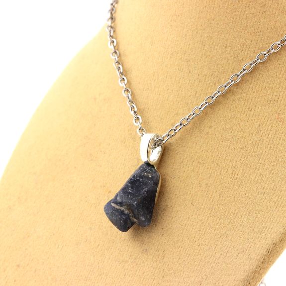 Collier Saphir brut. 12.45 ct.