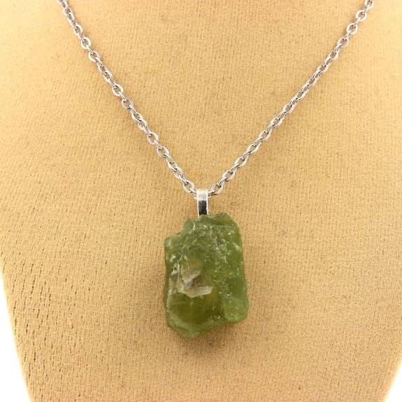 Collier Peridot brut. 38.27 ct.