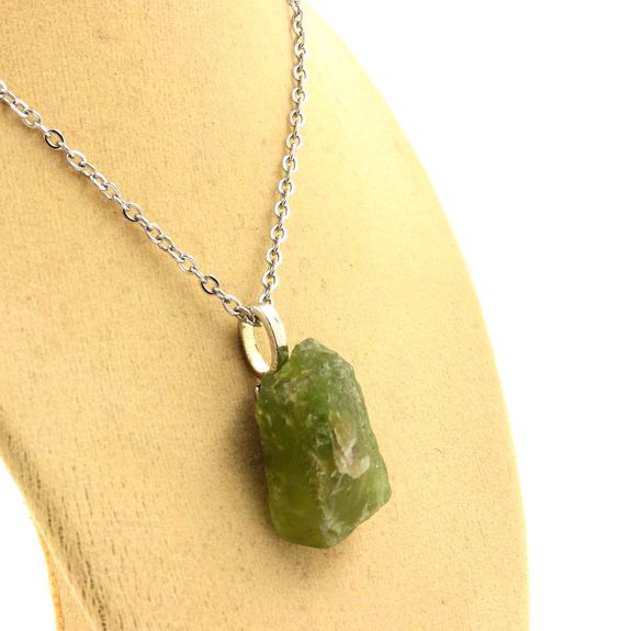 Collier Peridot brut. 38.27 ct.