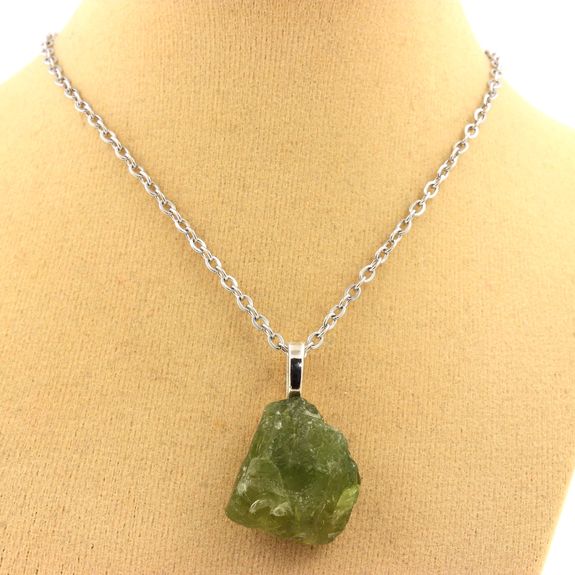 Collier Peridot brut. 29.75 ct.
