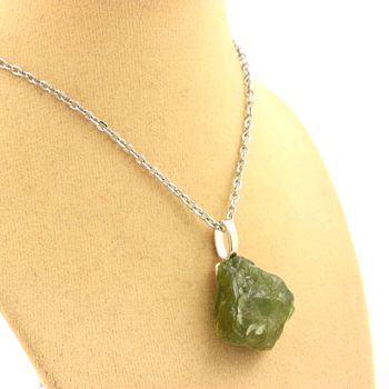 Collier Peridot brut. 29.75 ct.