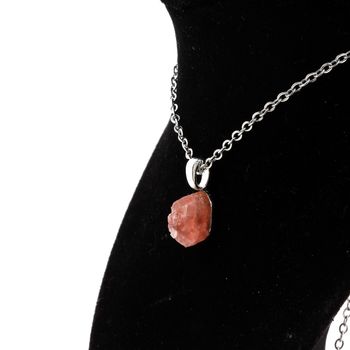 Collier Fluorite rose brut. 9.50 ct.
