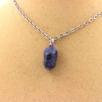 Collier Saphir brut. 9.43 ct.