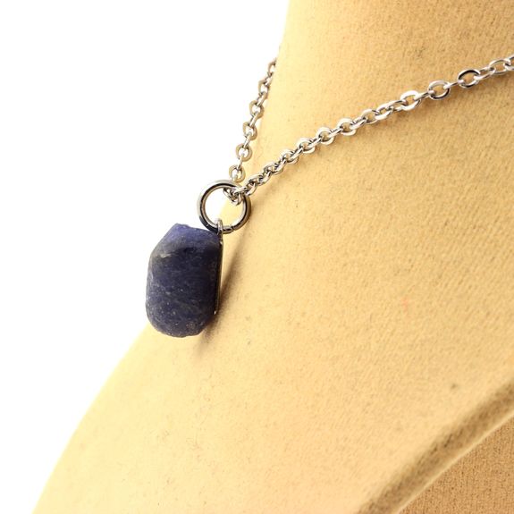 Collier Saphir brut. 9.43 ct.