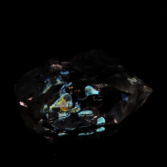 Petroleum Quartz. 4.57 ct.