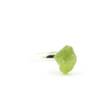 Bague Peridot brut plaqué argent. 11.29 ct.