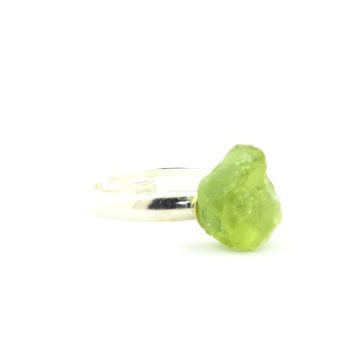 Bague Peridot brut plaqué argent. 11.29 ct.