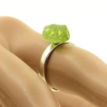 Bague Peridot brut plaqué argent. 11.29 ct.