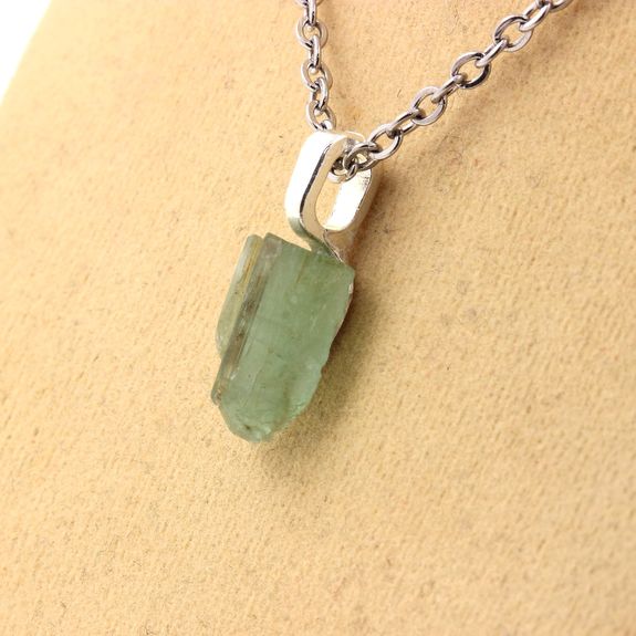 Collier Spodumene Hiddenite brut. 5.65 ct.