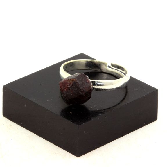 Silver Plated raw Garnet Ring. 11.06 ct.