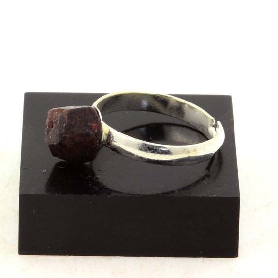 Silver Plated raw Garnet Ring. 11.06 ct.