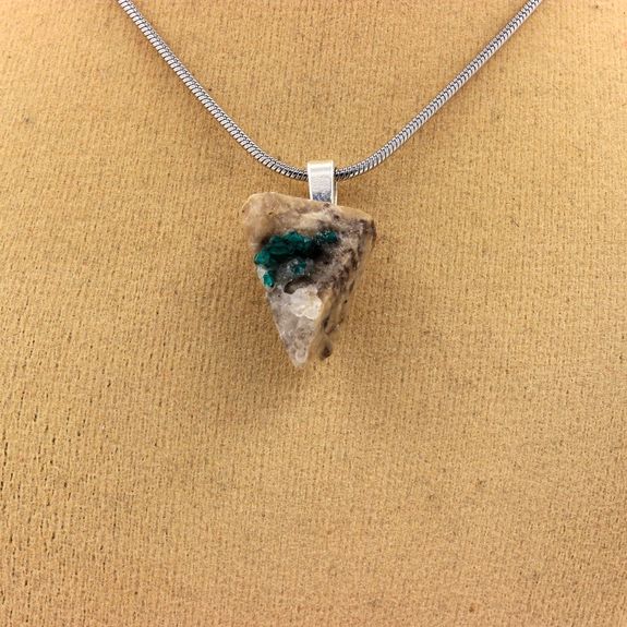 Collier Dioptase brut. 12.27 ct.