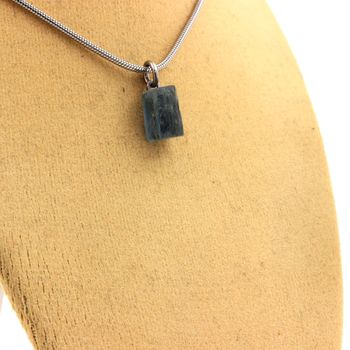 Collier Kyanite brut. 5.61 ct.