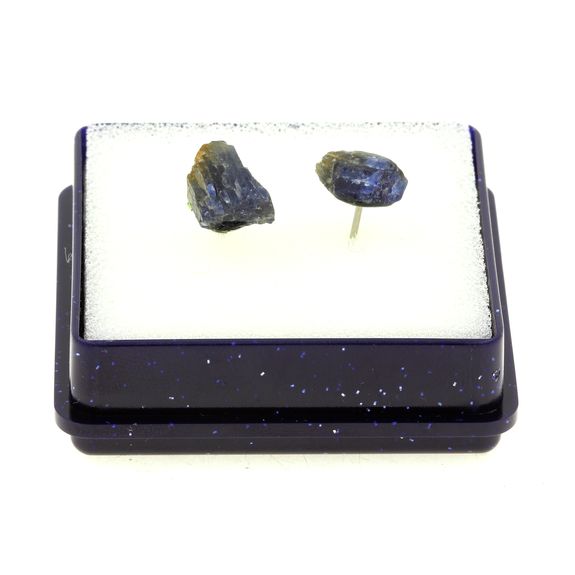 Boucles d'oreille Saphir brut. 7.36 ct.