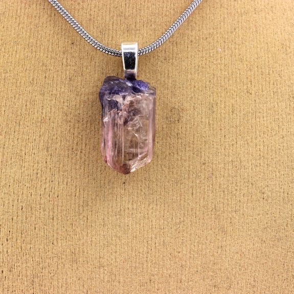 Collier Tanzanite brut. 15.30 ct.