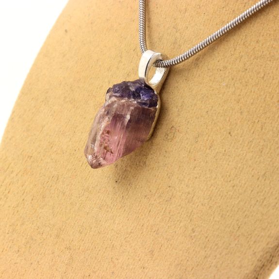 Collier Tanzanite brut. 15.30 ct.