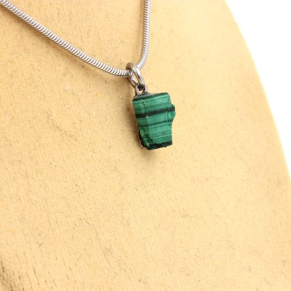 Collier Malachite brut. 3.21 ct.