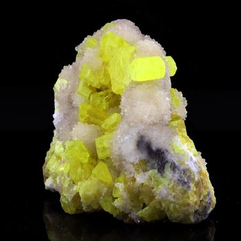 Soufre + Aragonite. 388.60 ct.