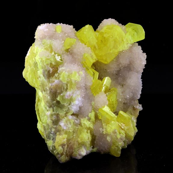 Soufre + Aragonite. 388.60 ct.