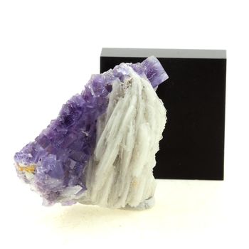 Fluorite + Baryte. 136.05 ct.