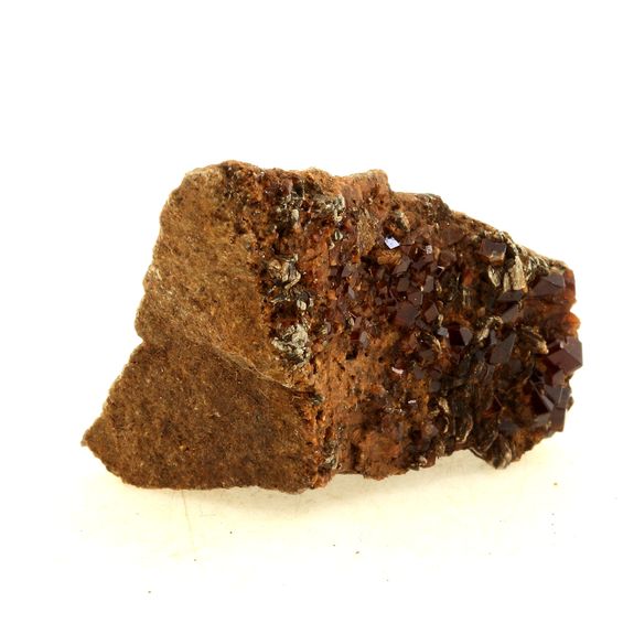 Grenat Hessonite + Clinochlore. 111.50 ct.