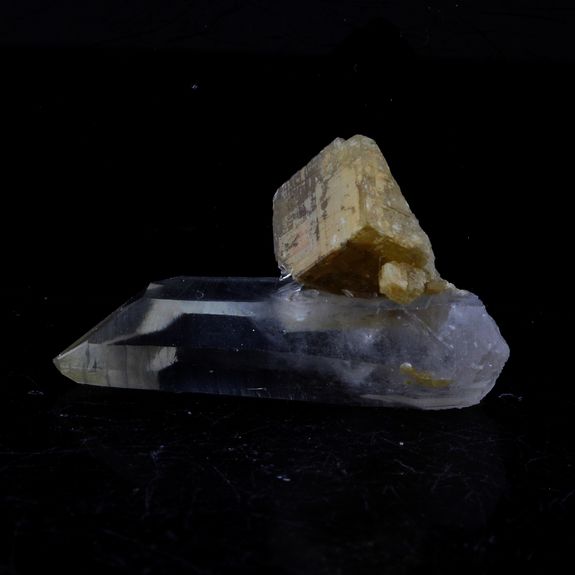 Quartz + Siderite. 12.30 ct.