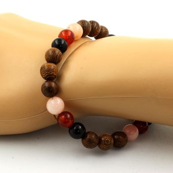 Bracelet Perles Opale Rose + Agate noire + Agate Rouge + bois 8 mm.