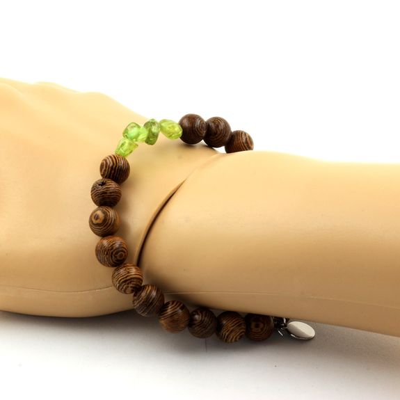 Bracelet Péridot de Myanmar (Birmanie) + Perles bois 8 mm.