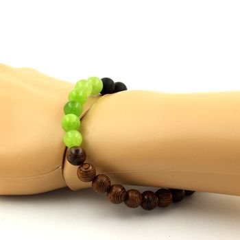 Bracelet Perles Péridot + Onyx noir mat + bois 8 mm.