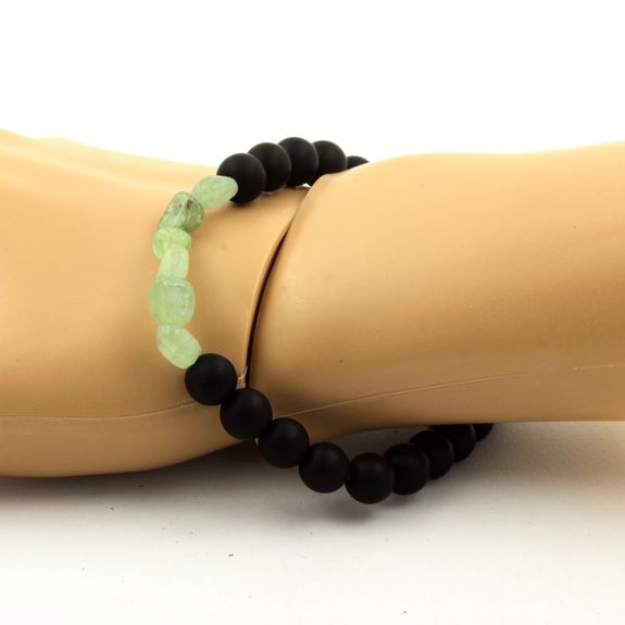 Bracelet Cyanite verte du Brésil + Perles Onyx noir mat 8 mm.